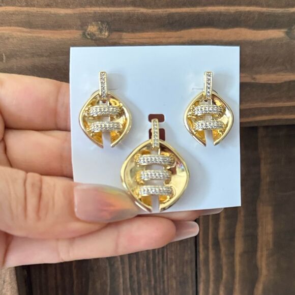 Elegant 14K Gold Plated Earrings And Pendant For Necklace Set - Picture 1 of 7